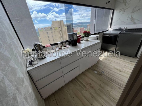 Apartamento En Venta En Clnas. De Valle Arriba Con Áreas Modernas Y Lujosas