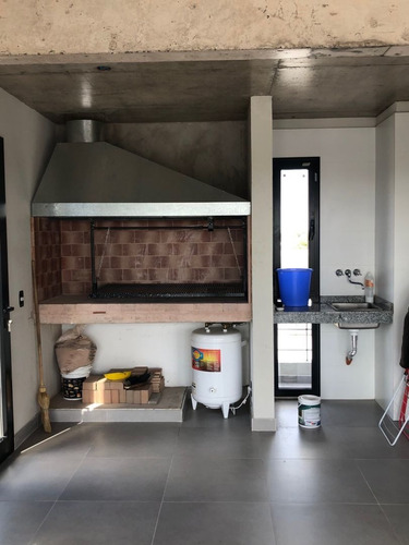 Imagen 27 de 30 de Espectacular 4 Ambientes En Venta En Haedo, Con Cochera.