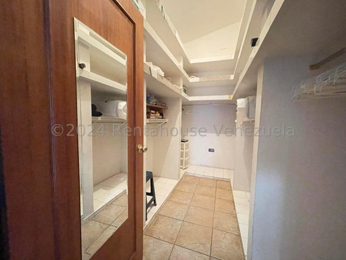 Casa En Venta Maracay Urb Andres Bello Con Piscina Y Parrillera En Buenas Condiciones Zona Norte Kg:24-24527