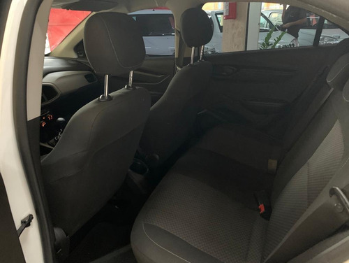 Imagem 8 de 11 de Chevrolet Onix Joy 1.0 1.0 Branca 2018/2019 Flex Mec
