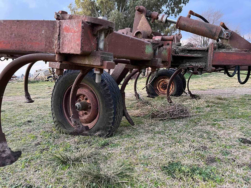 Imagen 14 de 22 de Cultivador De Campo 18/20 Puas C/ Hidraulico En Tres Arroyos