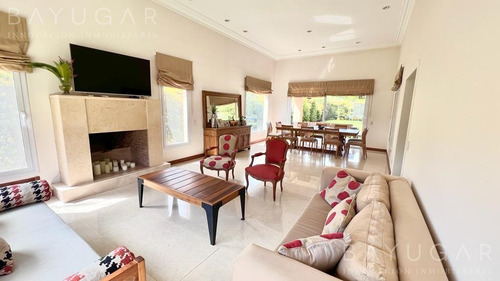 Imagen 11 de 21 de Venta - Muy Linda Casa En Club De Campo San Francisco - Bayugar Negocios Inmobiliarios