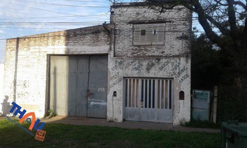 Imagen 2 de 4 de Terreno De 10 Metros De Frente Al Oeste Por 34,95 Metros De Fondo Con Estructura/galpón De 166 M2 Cubiertos.