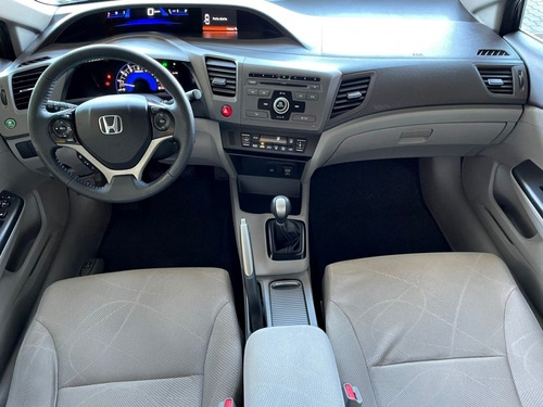 Imagem 3 de 15 de Honda Civic 1.8 Lxs 16v Flex 4p Manual
