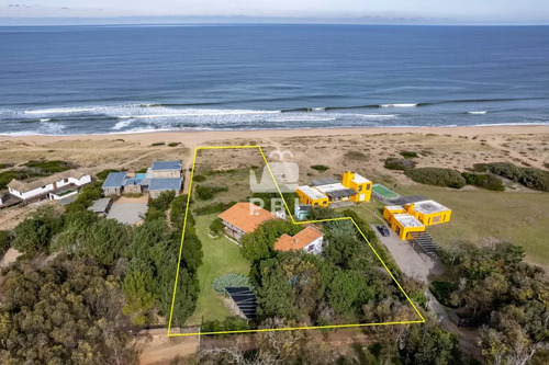 Casa En Primera Linea Al Mar, Bahía Del Pinar - Ref : Pbi12502