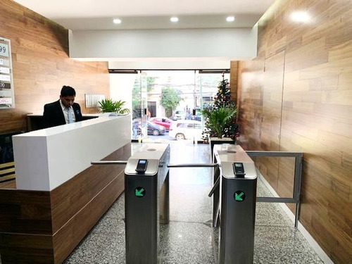 Polanco, 220m2 Totalmente Acondicionada, Sala De Juntas, Privados, Área De Comedor, 2 Baños, Área Abierta De Trabajo. Muy Cerca Del Metro Polanco. El Edificio Cuenta Con Vigilancia 24 Horas