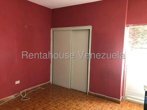 Ms: 25-16515 Se Vende Amplio Apartamento En Santa Rosa De Lima. A=123m2, 3h, 3b, 1p.