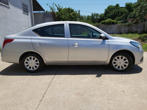 Nissan Versa Sense 2019 Gris