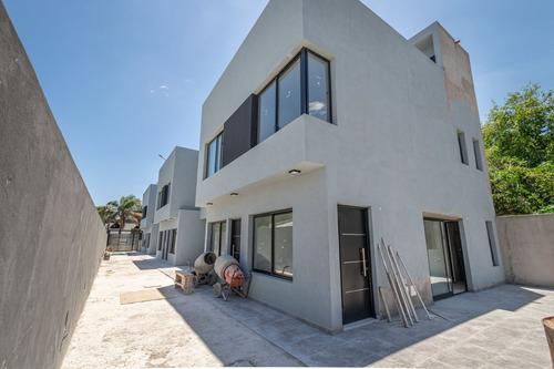 Venta Duplex 2 Amb Con Terraza Y Cochera. Financia