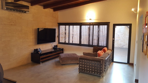 Imagen 17 de 30 de Los Naranjos Espectacular Calle Privada. Vigilancia. 350mts 6h6b4p Instagram:@inmuebleslosnaranjos 04143057302 04142695974