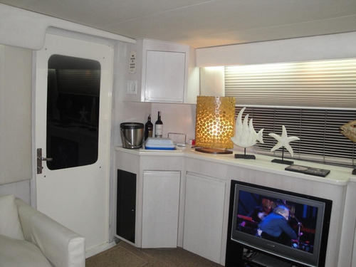 Hatteras 58