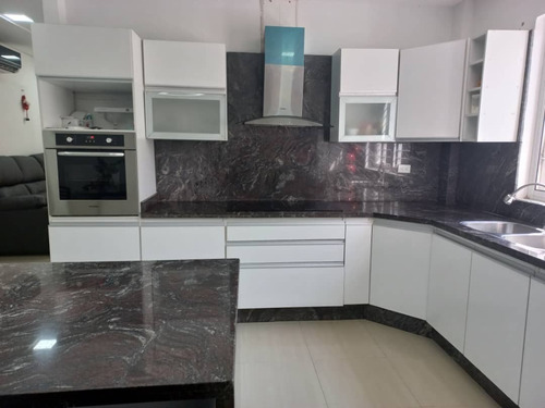 Imagen 6 de 26 de Liliana Martinez Remax Vende En Venta Townhouse Mañongo Calle Cerrada 178m2 Cd 10565
