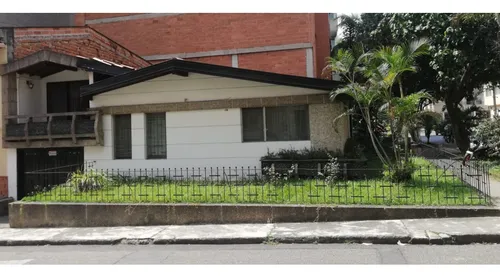 Venta De Casa Unifamiliar Con Aire En La Castellana.
