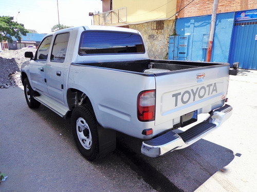 Imagen 6 de 11 de Toyota Hilux 2002 2.7 4x4 Sincrónico