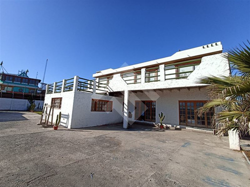 Casa En Venta De 4 Dorm.3 Baños Vista Al Mar En La Serena