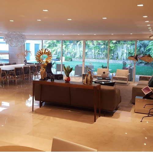 Imagen 17 de 20 de Se Vende Estupendo Apto De Lujo Con 600 M² Amoblado..inf. Ma.fda. Varela 0424-1045413