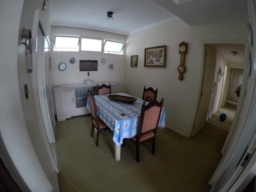 Amplo Apto Na Alameda, No Bairro Jardim Blumenau, Com 03 Dormitórios, Sendo 01 Suíte, Banheiro Social, Cozinha Com Móveis, Sala De Estar E Jantar, Área De Serviço, Dependência Empregada, Sacada E 02