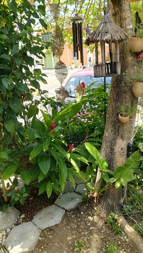 Casa De Quarto, Sala, Banheiro E Varanda