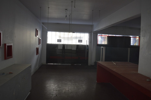 Alquilo Local En La Zona De Congreso 3 Plantas 324 M²