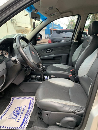 Imagem 10 de 14 de Fiat Palio Weekend 1.8 16v 4p Flex Adventure Locker