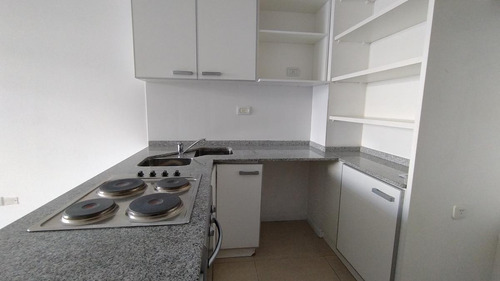 Al Frente C/balcón - A Mts De Plaza San Martín! Edificio Con Amenities