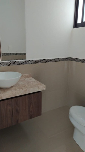Imagen 8 de 18 de 3 Hermosas Casas En Juriquilla San Isidro, Roof Garde, Pasil