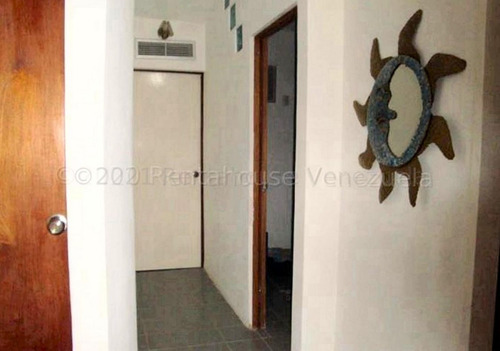 Imagen 10 de 30 de Ls Vende Town House Tucacas 23-3910