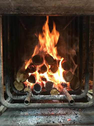 Servicio De Pizzas, Calzones Y Chivitos A La Parrilla