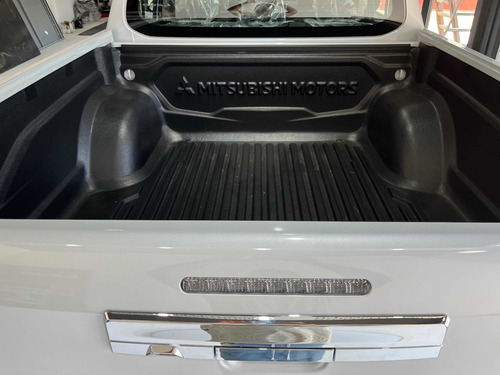 Imagen 6 de 15 de Toyota Hilux 2023 2.8 Cd Srx 177cv 4x4 At