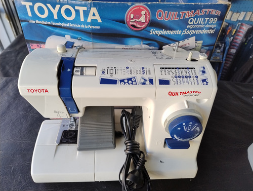 Máquina De Coser Toyota Quiltmaster 99 Blanca Portátil Blanco (Usado)
