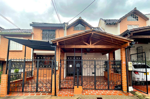 Hermosa Casa De Dos Apartamentos Remodelada En Rionegro