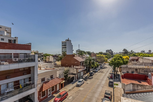 En Venta. Liniers. Departamento. 4 Amb + Balcón Terraza + Altillo. Pilar 1076 Tercer Piso