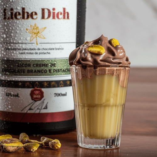 Licor Creme Choc Branco E Pistache 700ml Schluck Blumenau