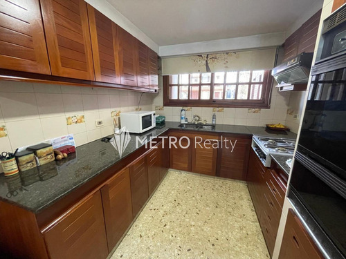 Casa En Venta 4 Ambientes Con Cochera Y Jardin En Bernal Centro