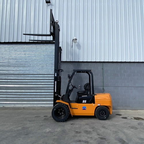 Autoelevador 3500kg 3.5 Toneladas Triple Torre 4.5m Duales