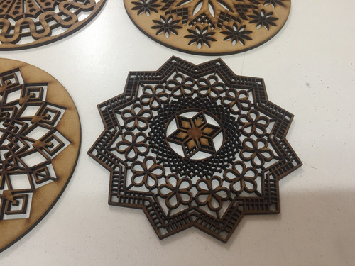 Imagen 7 de 10 de Mandala Souvenir Laser De Fibrofacil Somos Fabricantes 15cm