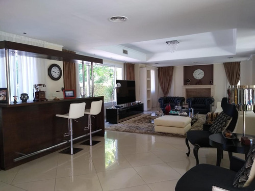 Importante Casa Estilo Francés Impecable Moderna
