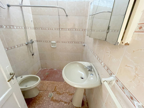 Imagen 7 de 13 de Venta De Apartamento Al Frente, Con 2 Dormitorios Y Azotea En La Blanqueada