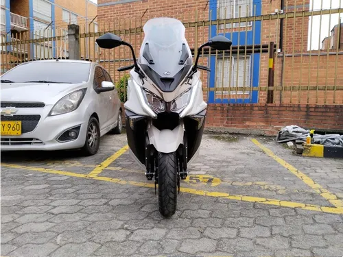 Kymco Maxiscooter Ak550