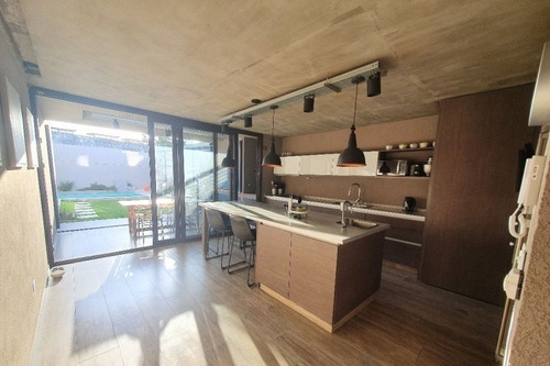 Imagen 4 de 11 de Casa En Venta En Ramos Mejia