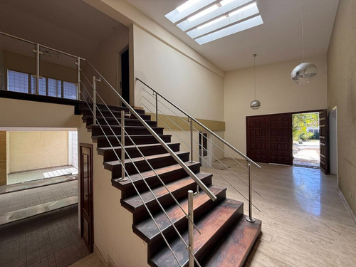En Venta Casa En Guaparo Calle Cerrada En Valencia