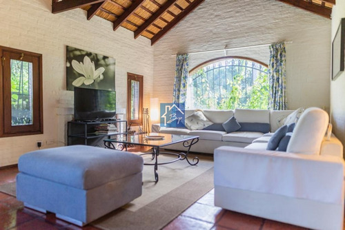 Casa En Rincón Del Indio, 3 Dormitorios Y Gran Jardín- Ref: 1513