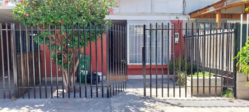 Casa 1 Piso 2 Dormitorios, 2 Baños, Estacionam. Techado.-