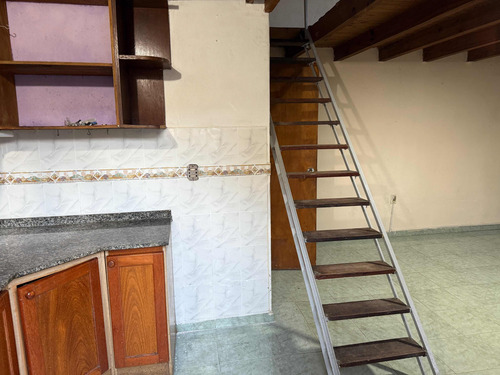 Se Alquila En Villa Colón.dúplex Con Posibilidad De 2 Dorm
