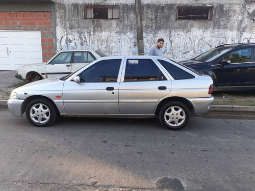 Ford Escort 1999 1.8 Ghia