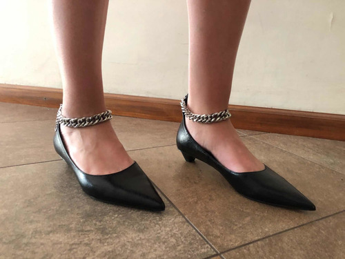 Zapatos Clásicos Con Cadena - Zara