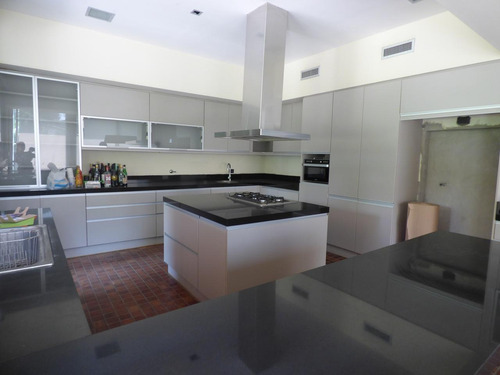 Casa En Venta City Bell Calle 24 E/ 476 Y 477 - Dacal Bienes Raices