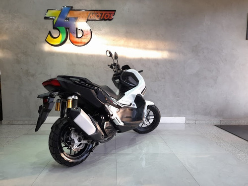 Imagem 17 de 18 de Honda Adv