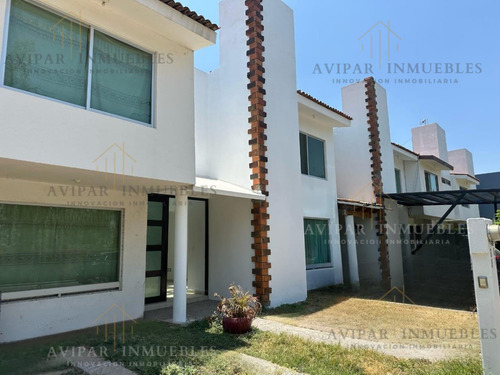 Venta De Casa En Fracc. Cto Viñedos, Bosques De San Juan, Queretaro. Jtc150