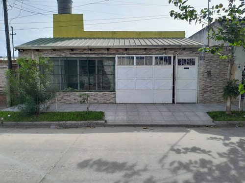 Excelente Casa, Sobre Calle Ferré(céntrica)